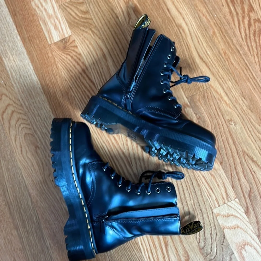 New Dr Martens Jadon Smooth Leather Platform Boots size 9